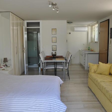 Cosy Studio With Garden / Individual Apartment Атина Екстериор снимка